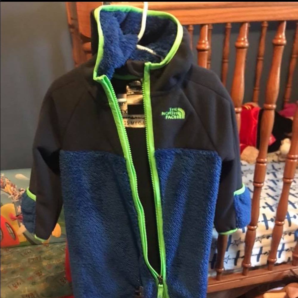 Baby’s 12-18month Northface bodysuit